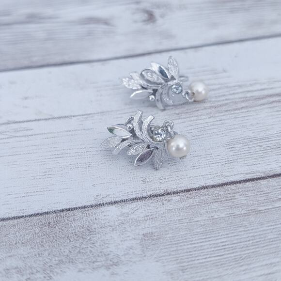 Vintage Avon Clip On Earrings Silver Tone with Faux Pearl Dangle - Picture 2 of 7